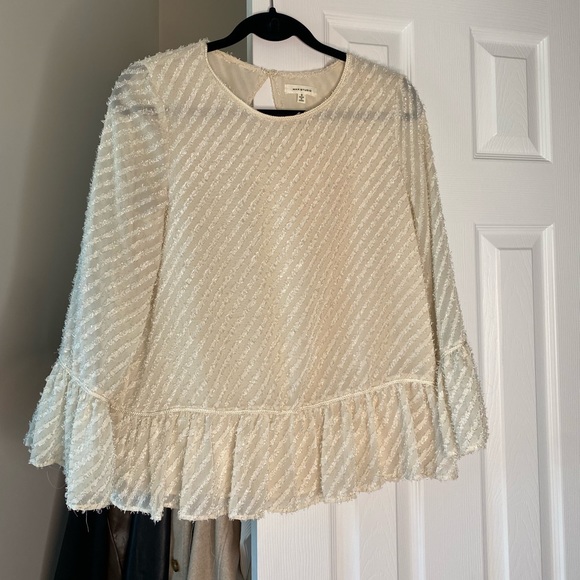 Woman’s blouse - Picture 1 of 2